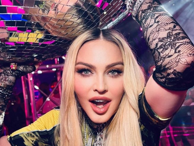 A naked star in the White House pool A naked star in the White House pool